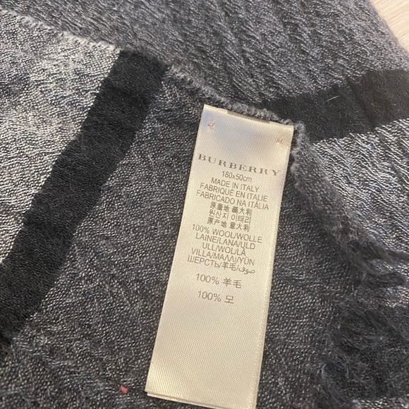Burberry Authentic Wool Scarf Grey Lightweight Material Unisex Like New. - Picture 4 of 6